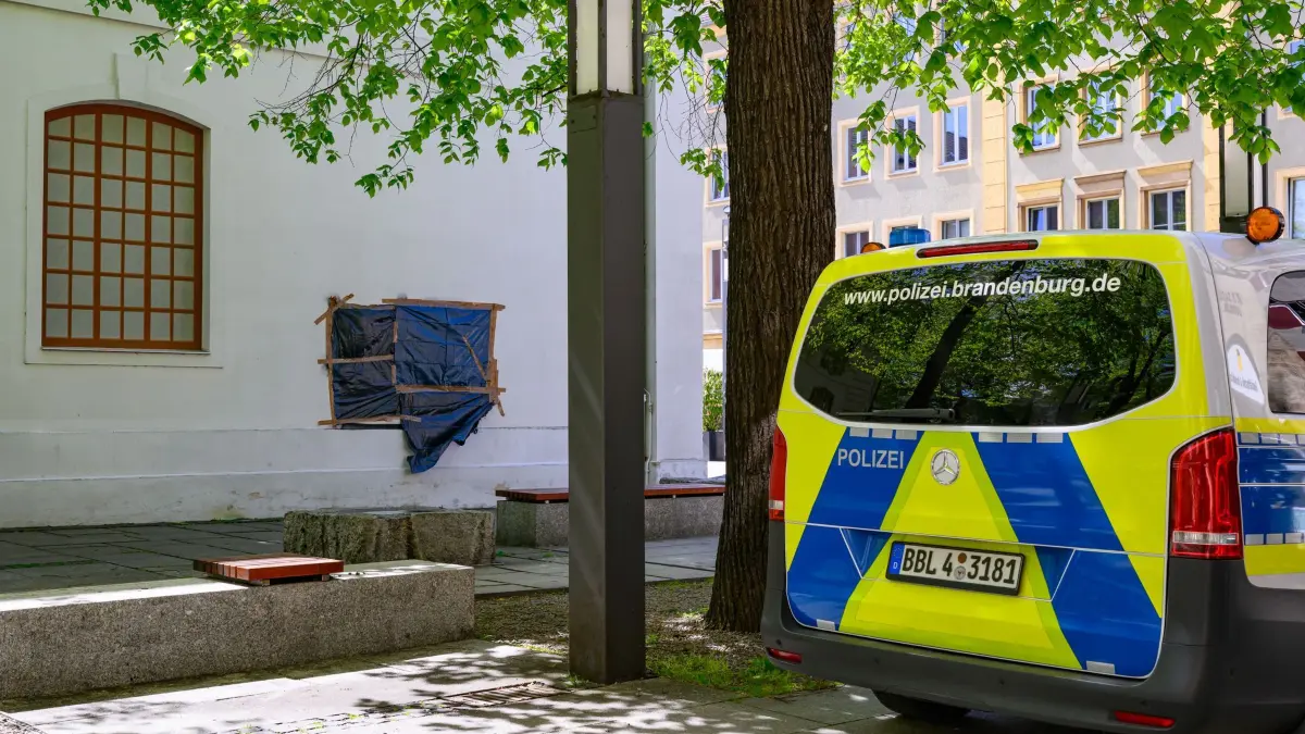Synagoge in Cottbus mit Hakenkreuz beschmiert