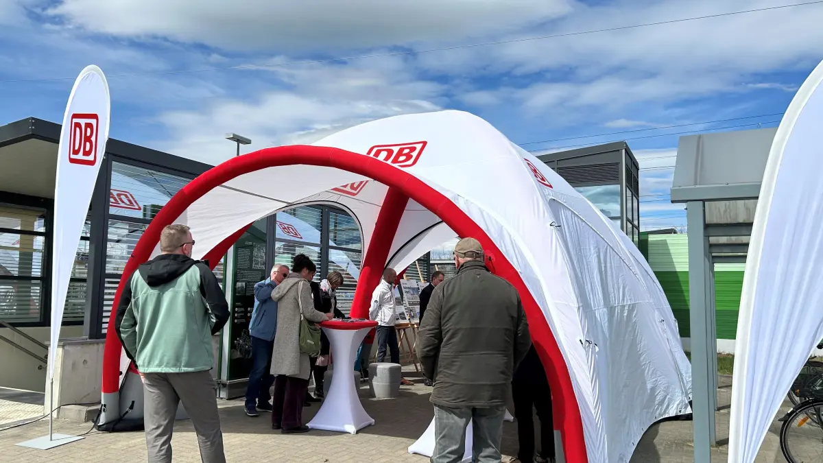 Nach Modernisierungen in Lohsa, Uhyst und Klitten stellt die Bahn am Bahnhof Niesky die Neuerungen vor. Was hat sich dort getan?