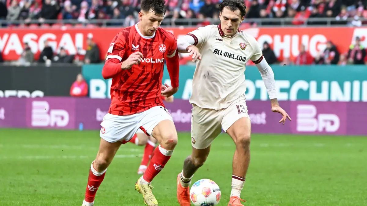 Fussball - 2. Bundesliga - Saison 2025/26 1. FC Kaiserslautern 06.12.2025 Fritz-Walter-Stadion 1. FC Kaiserslautern fck - Dynamo Dresden dd 3:1 Daniel HANSLIK 1. FC Kaiserslautern, lli - Julian PAULI Dynamo Dresden 1. FC Kaiserslautern *** Soccer 2 Bundesliga Season 2025 26 1 FC Kaiserslautern 06 12 2025 Fritz Walter Stadion 1 FC Kaiserslautern fck Dynamo Dresden dd 3 1 Daniel HANSLIK 1 FC Kaiserslautern , lli Julian PAULI Dynamo Dresden 1 FC Kaiserslautern