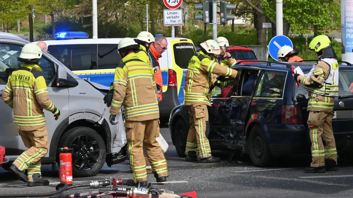 Unfall mit zwei beteiligten Fahrzeugen an der Kreuzung Stadtring/Willy-Brandt-Strasse in Cottbus.