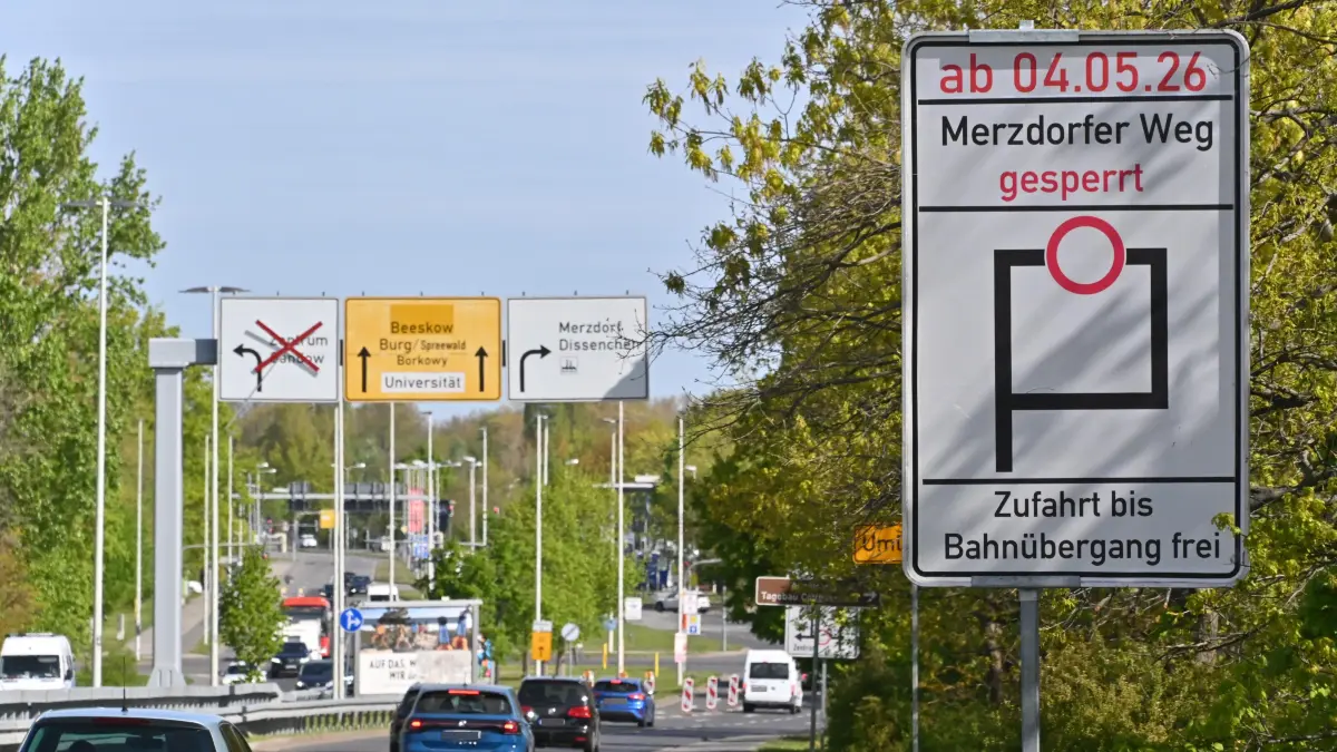 Ab Montag, 4. Mai, ist der Bahnübergang Merzdorfer Weg gesperrt.
