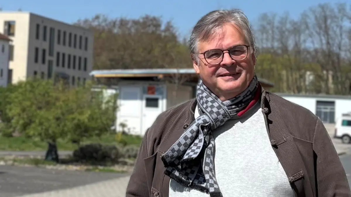 Olaf Jansen, Chef der Zentralen Ausländerbehörde Brandenburgs (ZABH), hat Ende Mai 2026 seinen letzten Arbeitstag. Im Abschlussinterview redet er ganz offen über Erreichtes und über Fehler in der deutschen Asylpolitik.