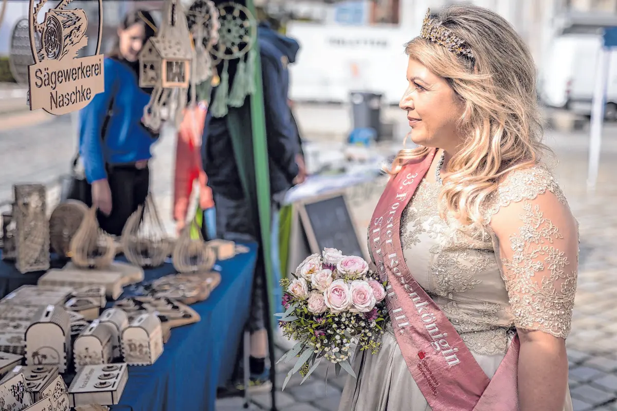 Rosenkönigin Stefanie III. startet um 11 Uhr das „Stadtradeln“. ⇥Foto: Christian Swiekatowski
