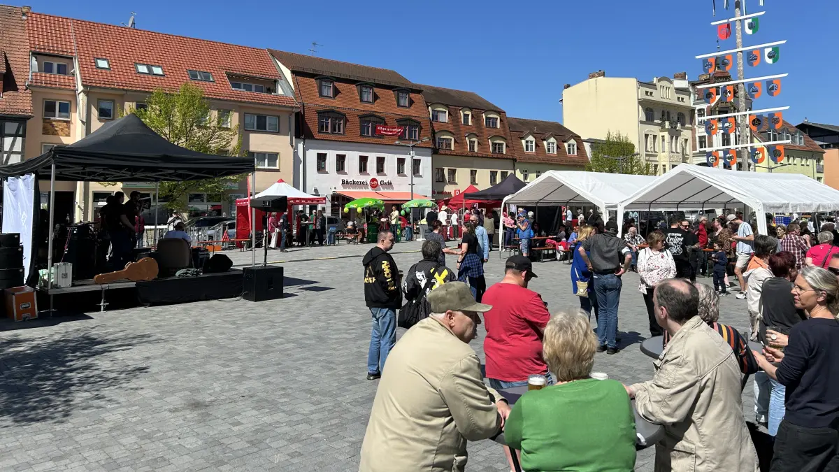 Freibier oder doch die Reden von SPD, Linke und Co.? Ein Bündnis mobilisiert zum Tag der Arbeit am 1. Mai in Finsterwalde.