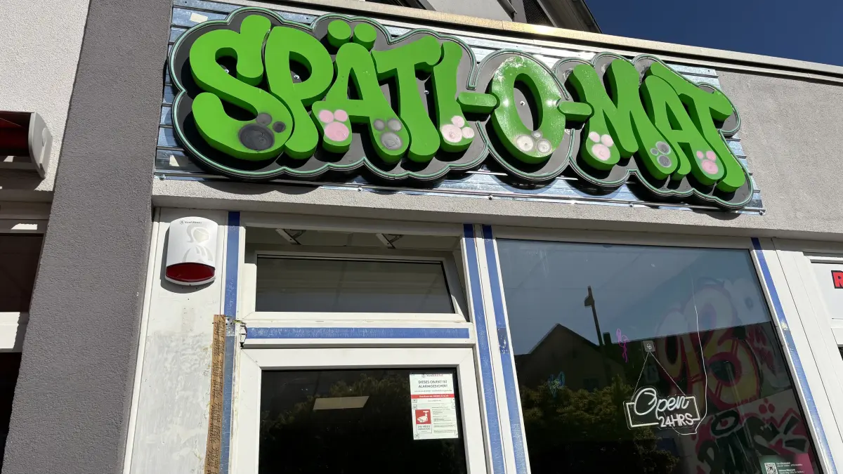 Spät-O-Mat in Weißwasser an der Bautzener Straße. Ein 26jähriger Unternehmer aus der Stadt hat hier investiert in mehrere Automaten, die 24/7 genutzt werden können.