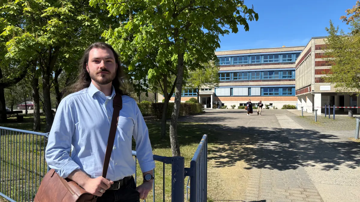 Krzysztof Jarosz ist noch einige Wochen als Sprachassistent am Humboldt-Gymnasium in Cottbus tätig. Als ehemaliger Schüler in Frankreich kann er die Schulsysteme beider Länder gut vergleichen.