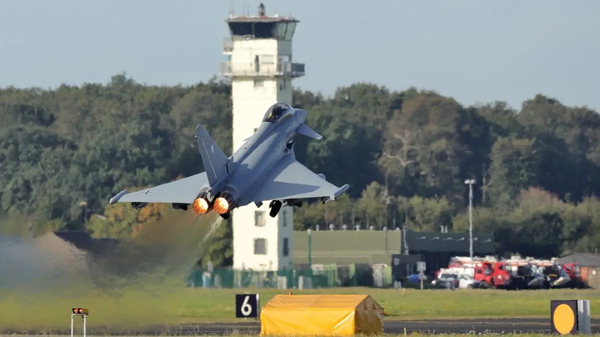 Ein Eurofighter des Taktischen Luftwaffengeschwaders 31 beim Start auf dem Fliegerhorst Nörvenich
