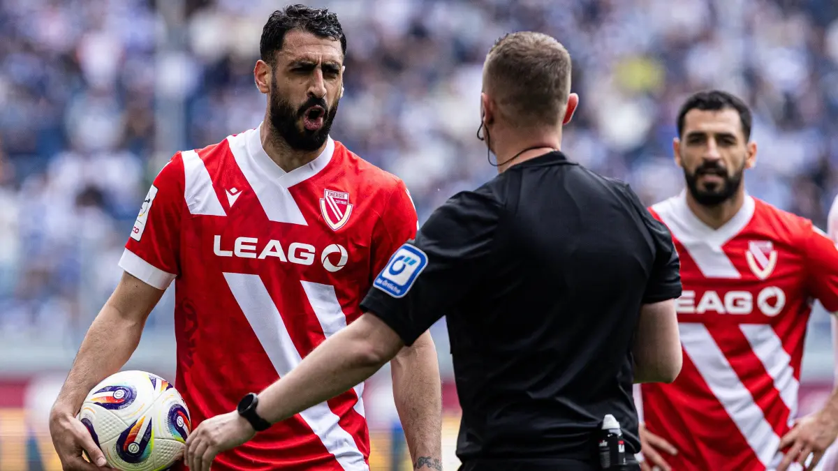 3.Liga: MSV Duisburg - Energie Cottbus 03.05.2026 Tolga Cigerci Energie Cottbus, 14, Robert Kampka Schiedsrichter, Köln 3.Liga: MSV Duisburg - Energie Cottbus Schauinsland-Reisen-Arena, Duisburg, 03.05.2026 DFB regulations prohibit any use of photographs as image sequences and/or quasi video. *** 3 Liga MSV Duisburg Energie Cottbus 03 05 2026 Tolga Cigerci Energie Cottbus, 14 , Robert Kampka Referee, Cologne 3 Liga MSV Duisburg Energie Cottbus Schauinsland Reisen Arena, Duisburg, 03 05 2026 DFB regulations prohibit any use of photographs as image sequences and or quasi video Copyright: xBEAUTIFULxSPORTS/Buriakovx