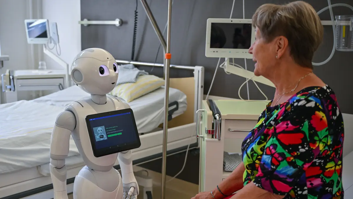 Echte Hilfe oder nur Entertainment? eine Patientin am Universitätsklinikum Cottbus im Gespräch mit dem Pflegeroboter „Navel“ 