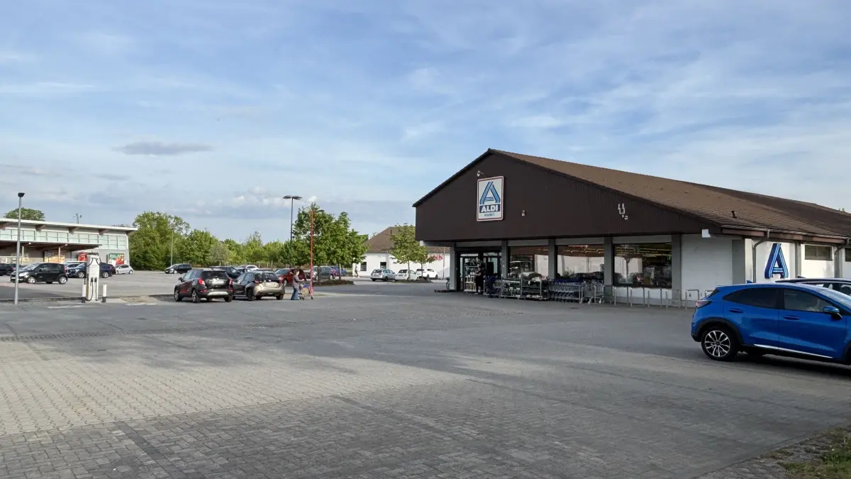 Lebensmittelhändler Aldi hat im Ifa-Park in Großräschen große Pläne. In unmittelbarer Nähe des alten Standortes soll ein neuer Einkaufsmarkt entstehen.