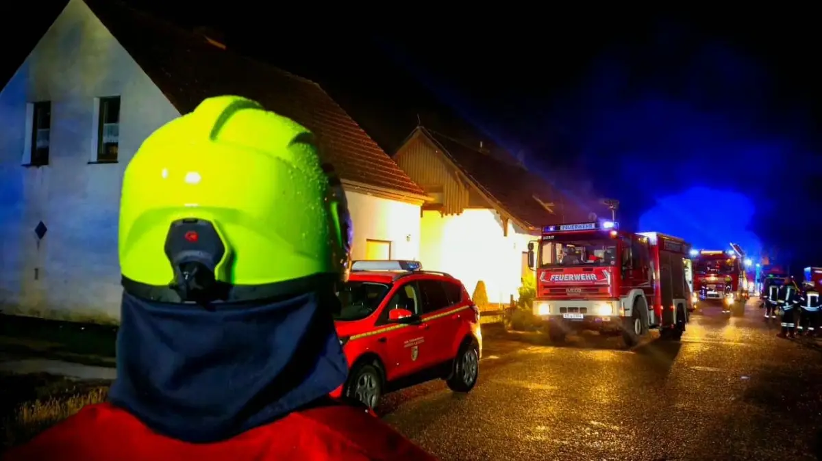 In Schönborn, Ortsteil Schadewitz, kam es zum Brand in der Küche eines Einfamilienhauses. Wie Rettungskräfte den einsatz erlebten.