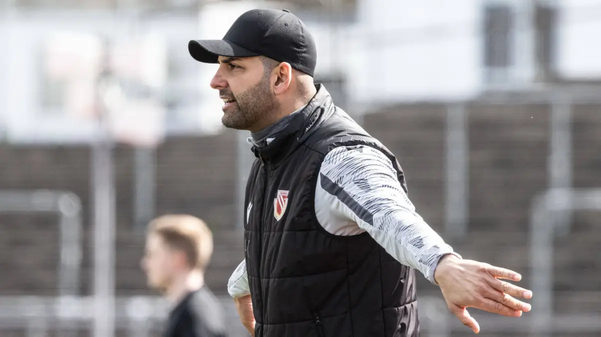 Fussball, Saison 2025/2026, U19 DFB Nachwuchsliga Hauptrunde Liga A Gruppe D, Donaustadion Ulm, 7. Spieltag, SSV Ulm 1846 Fußball U19 - FC FC Energie Cottbus U19, 28.02.2026 28.02.2026, Fussball, Saison 2025/2026, U19 DFB Nachwuchsliga Hauptrunde Liga A Gruppe D, Donaustadion Ulm, 7. Spieltag, SSV Ulm 1846 Fußball U19 - FC Energie Cottbus U19, Cheftrainer Trainer Alain Karim FC Energie Cottbus Foto: Lucca Fundel Ulm Donaustadion Baden-Württemberg Deutschland *** Soccer, Season 2025 2026, U19 DFB Nachwuchsliga Hauptrunde Liga A Gruppe D, Donaustadion Ulm, 7 Matchday, SSV Ulm 1846 Soccer U19 FC FC Energie Cottbus U19, 28 02 2026 28 02 2026, Soccer, Season 2025 2026, U19 DFB Nachwuchsliga Hauptrunde Liga A Gruppe D, Donaustadion Ulm, 7 Spieltag, SSV Ulm 1846 Fußball U19 FC Energie Cottbus U19, Head coach Trainer Alain Karim FC Energie Cottbus Foto Lucca Fundel Ulm Donaustadion Baden Württemberg Germany