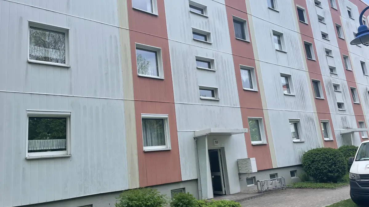 In der Holsteiner Straße in Finsterwalde hat die Wohnungsgenossenschaft Finsterwalde mit einer umfangreichen Sanierung begonnen. Der Vorstand äußert sich zur weiteren Entwicklung der Kaltmiete.