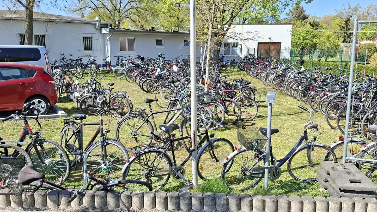 Fahrradandrang zum Stadtderby gegen den FC Sängerstadt auf dem Einheitssportplatz der Spielvereinigung Finsterwalde. So könnte es auch am Himmelfahrtstag aussehen.