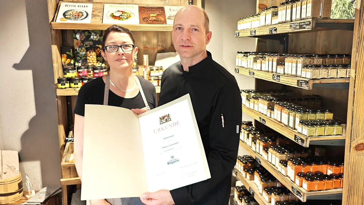Antje und Andre Gano präsentierten das Zertifikat als Gewürz-Sommelier.