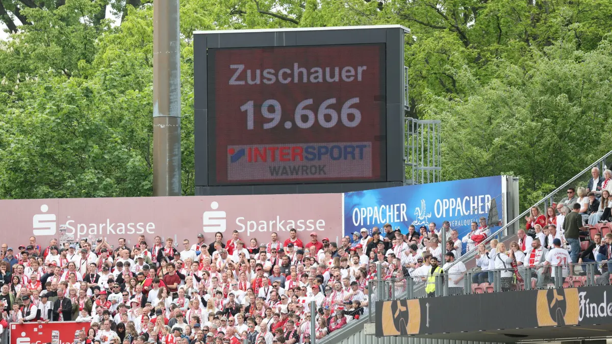 Fussball 3. Liga 2025/2026 FC Energie Cottbus - SV Wehen Wiesbaden: 19.666 Energiefans sahen das Spiel im Leag-Energie-Stadion