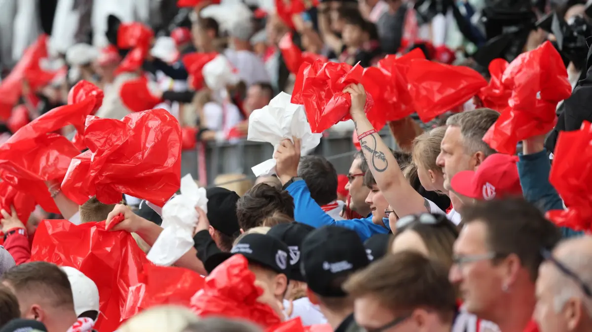 Fussball 3. Liga 2025/2026 FC Energie Cottbus - SV Wehen Wiesbaden: Choreografie der Energiefans