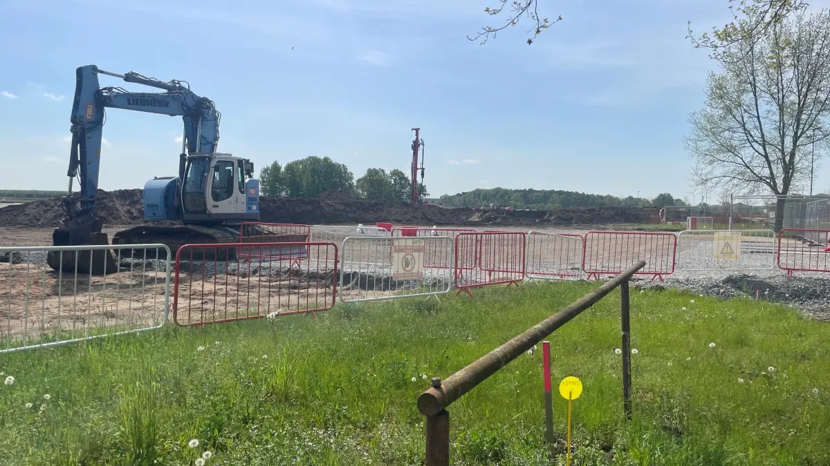 Die Erdarbeiten auf der Baustelle von Amazon Web Services im Gewerbegebiet von Massen gehen gut voran. Wird es einen offiziellen ersten Spatenstich geben?