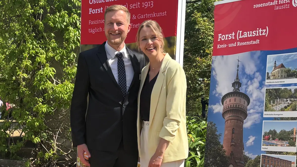 Martin Heusler (CDU) wurde im Ostdeutschen Rosengarten in Forst zum neuen Landrat von Spree-Neiße ernannt. Begleitet wurde er dabei von seiner ganzen Familie. Auch Ehefrau Carolin war dabei.