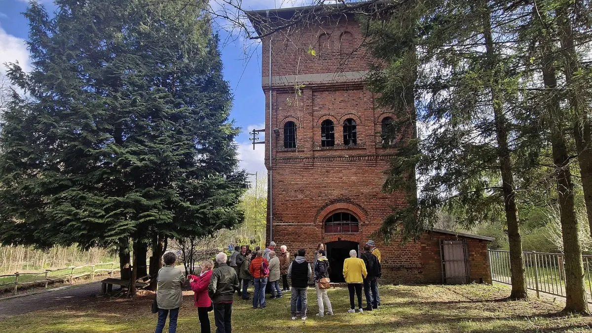 Der Wasserturm gehört zum Ensemble des historischen Bahnhofs Jamlitz/Lieberose