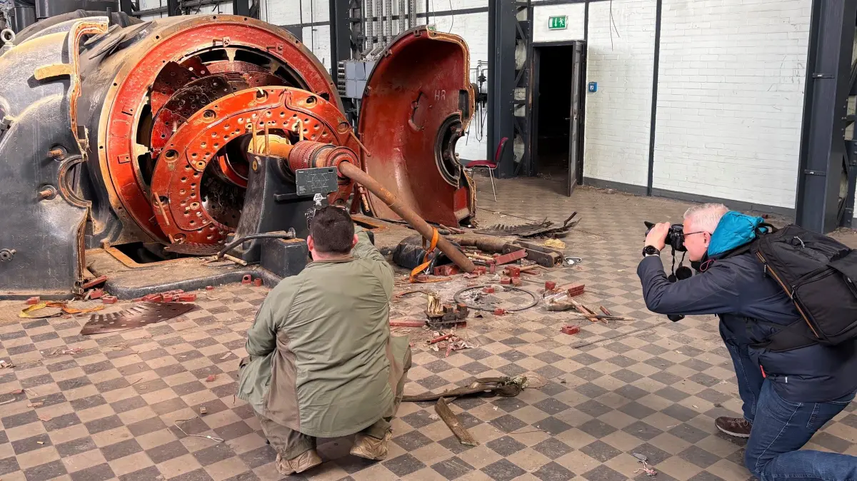 Die teilweise von Metaldieben ausgeschlachtete Turbine im Kraftwerk Plessa zieht die Hobbyfotografen magisch an. So etwas haben sie noch nicht gesehen. Allerdings wird es diese Fotos auch nicht mehr geben. Was ist passiert?