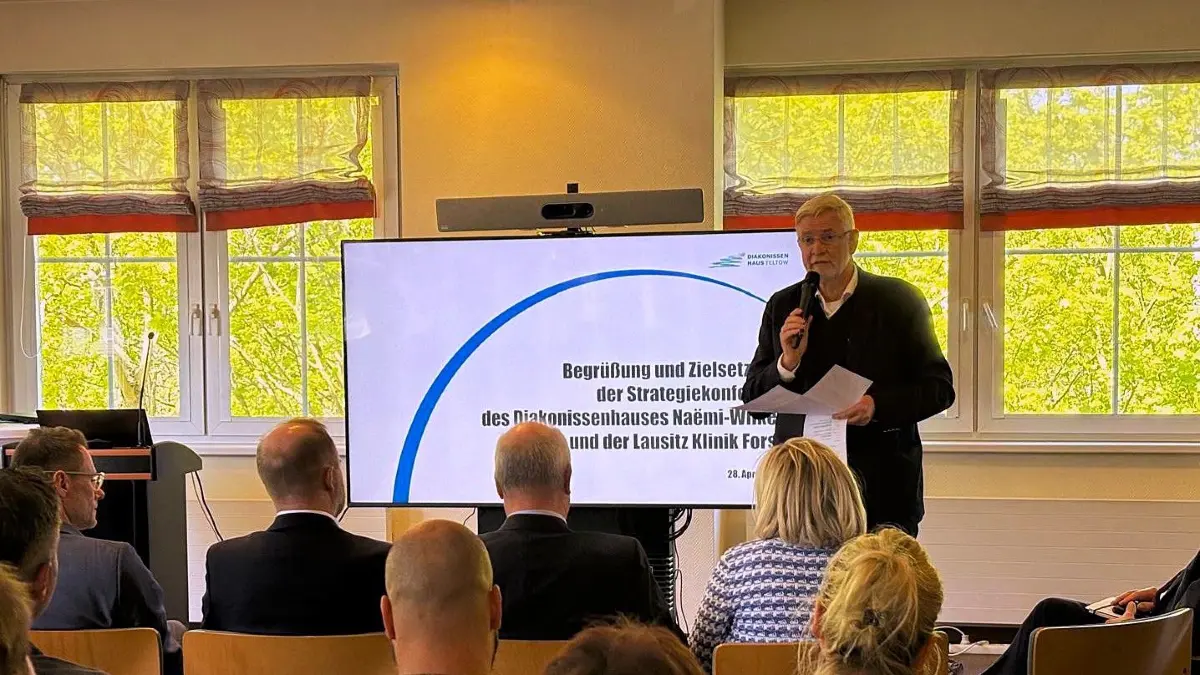 Das Diakoniekrankenhaus Naemi Wilke in Guben und die Lausitz Klinik Forst werden in Zukunft eng zusammenarbeiten. Prof. Hans-Ulrich Schmidt erläuterte die langfristigen Ziele einer modernen Gesundheitsversorgung in der Region.