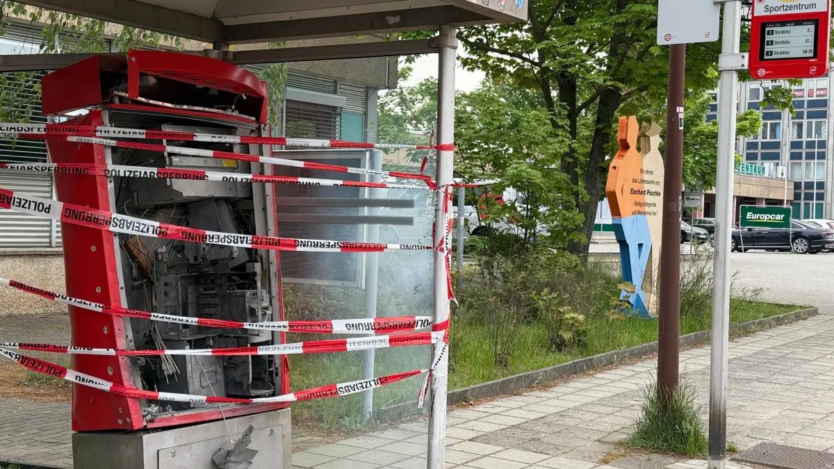 Ticketautomat Dresdener Strasse: An der Strassenbahnhaltestelle Sportzentrum in der Dresdener Strasse ist am frühen Samstagmorgen (9. Mai 2026) ein Ticketautomat von Cottbusverkehr gesprengt worden. Der Sachschaden beläuft sich auf rund 70 000 Euro.