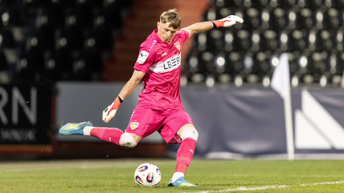 Fussball, Saison 2025/2026, 3. Liga, WIRmachenDRUCK Arena Großaspach, 32. Spieltag, VfB Stuttgart II - SSV Ulm 1846 Fußball, 08.04.2026 08.04.2026, Fussball, Saison 2025/2026, 3. Liga, WIRmachenDRUCK Arena Großaspach, 32. Spieltag, VfB Stuttgart II - SSV Ulm 1846 Fußball, Freisteller Einzelbild 1 Florian Hellstern VfB Stuttgart II Foto: Lucca Fundel Foto: Lucca Fundel Großaspach WIRmachenDRUCK Arena Baden-Württemberg Deutschland *** Football, Season 2025 2026, 3 Liga, WIRmachenDRUCK Arena Großaspach, 32 Matchday, VfB Stuttgart II SSV Ulm 1846 Football, 08 04 2026 08 04 2026, Football, Season 2025 2026, 3 Liga, WIRmachenDRUCK Arena Großaspach, 32 Matchday, VfB Stuttgart II SSV Ulm 1846 Football, cropped single image 1 Florian Hellstern VfB Stuttgart II Photo Lucca Fundel Photo Lucca Fundel Großaspach WIRmachenDRUCK Arena Baden Württemberg Germany