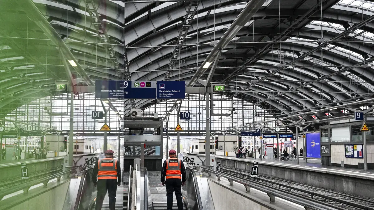 Auch am Berliner Ostbahnhof gilt ab dem 1. Mai 2026 ein Alkohol-Konsum-Verbot.
