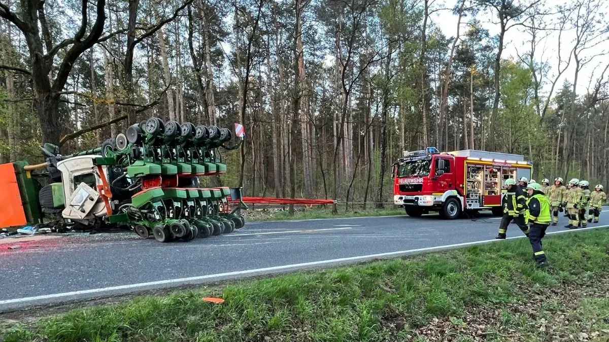 Der Unfall bei Hohenbucko führte zu einer mehrstündigen Sperrung der Bundesstraße 87.