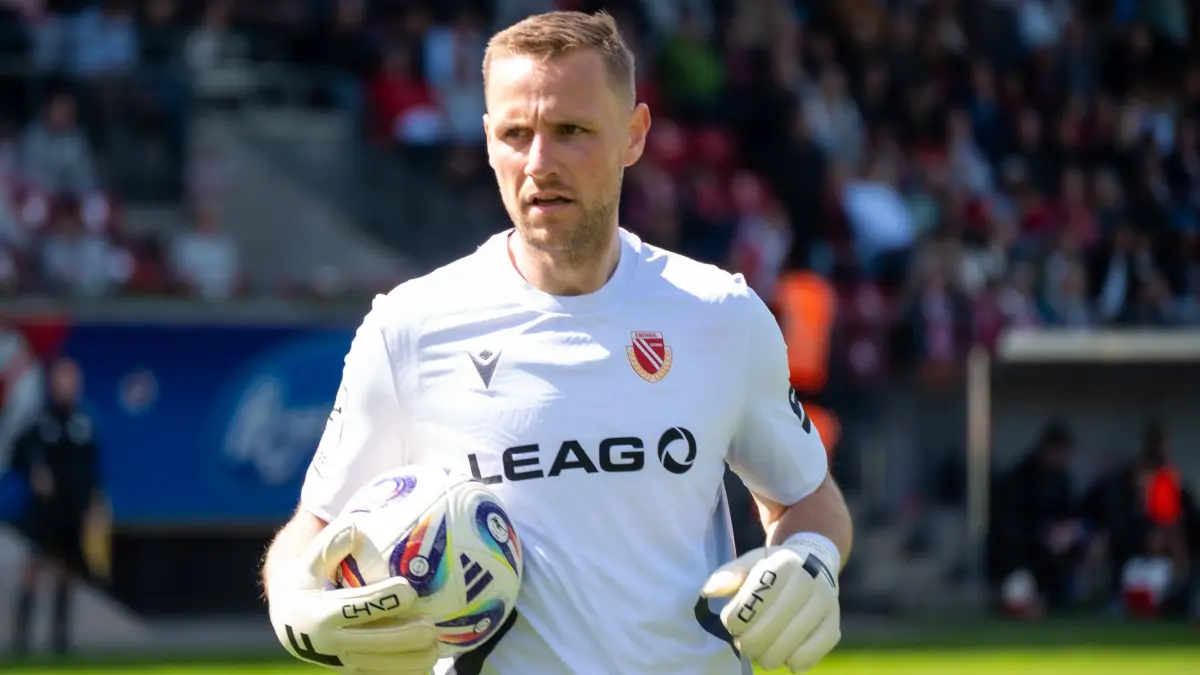 Deutschland: 3.Liga 2025/2026 - FC Viktoria Köln vs FC Energie Cottbus - 35. Spieltag - Sportpark Höhenberg-Stadion Köln: Freisteller, Nahaufnahme, Porträt, Portrait, Einzelfoto, Ausdruck Marius Funk FC Energie Cottbus, 33 Gestik, Geste, Mimik *** Germany 3 Liga 2025 2026 FC Viktoria Köln vs FC Energie Cottbus 35 Matchday Sportpark Höhenberg Stadion Cologne Crop, close-up, portrait, portrait, single photo, expression Marius Funk FC Energie Cottbus, 33 Gesture, facial expression Copyright: xOrhanxHabashx