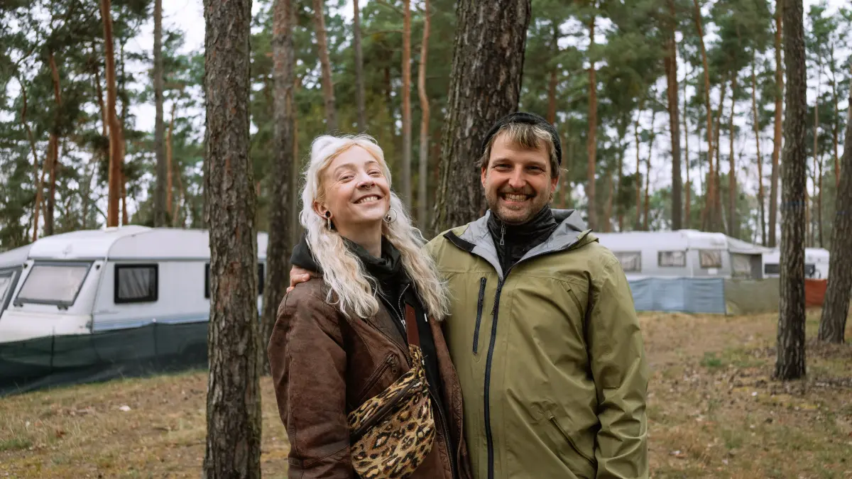 Vor Ort sind Andreas Schmidt und Julia Bewerung die Ansprechpartner für Camper. Sie sind Teil des neuen Teams von Fridaysforcamping.