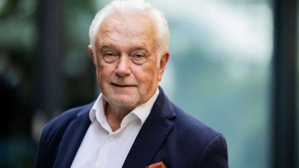 Wolfgang Kubicki: ARCHIV - 10.05.2026, Berlin: Wolfgang Kubicki, Kandidat für den FDP-Bundesvorsitz, steht bei einer Kandidatenvorstellungsrunde im Vorfeld des FDP-Bundesparteitages für ein Foto im Garten des Hans-Dietrich-Genscher-Hauses. (zu dpa: «Höne zieht Kandidatur für FDP-Bundesvorsitz zurück») Foto: Christoph Soeder/dpa +++ dpa-Bildfunk +++