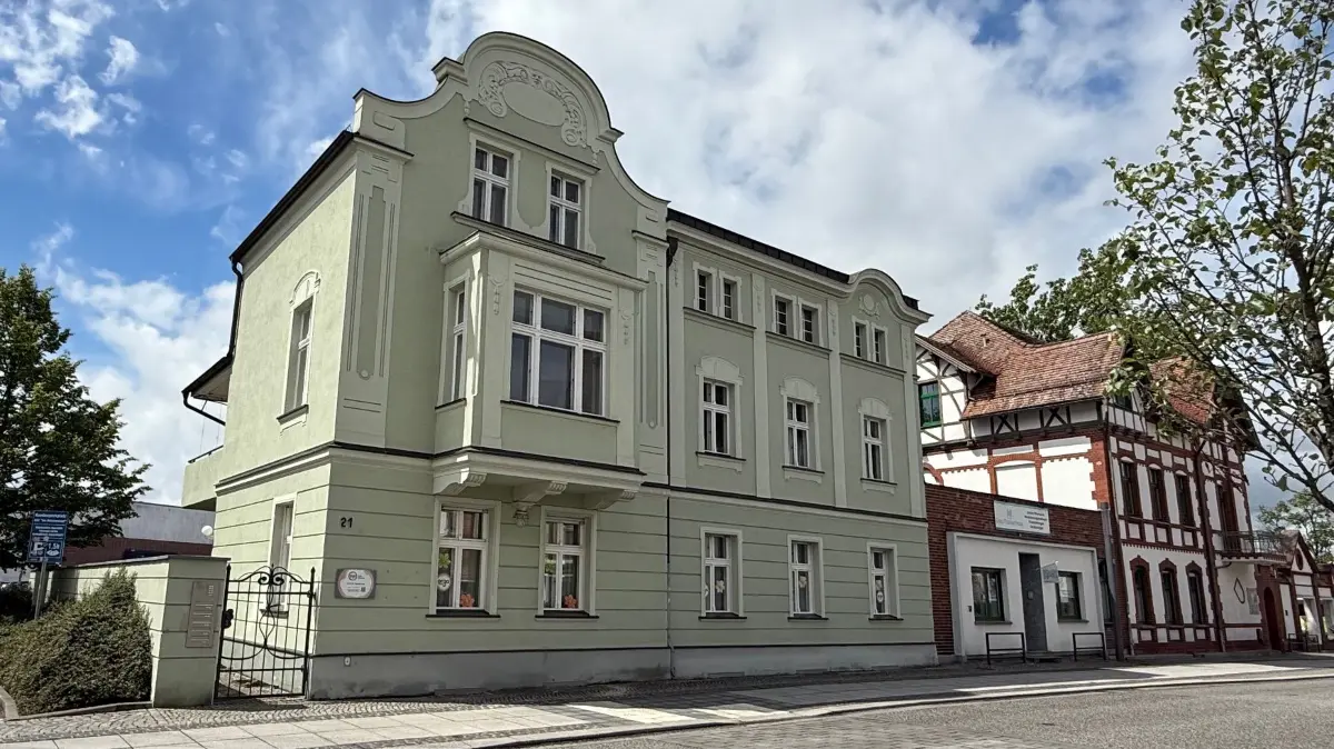 In der Berliner Straße 21 von Finsterwalde stehen für Interessenten ab August drei Wohnungen mit interessanten Grundrissen und entsprechendem Preis zur Vermietung.