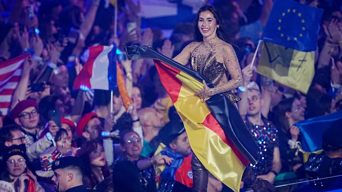 70. Eurovision Song Contest - Finale ESC 2026: 16.05.2026, Österreich, Wien: Sarah Engels aus Deutschland kommt im Finale des 70. Eurovision Song Contest (ESC) in der Wiener Stadthalle auf die Bühne. Foto: Georg Hochmuth/APA/dpa +++ dpa-Bildfunk +++