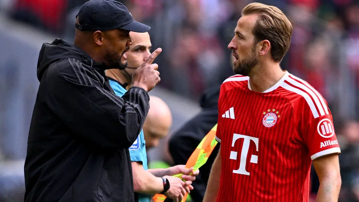 Bayern München - 1. FC Köln: 16.05.2026, Bayern, München: Fußball, Männer, Bundesliga, FC Bayern München - 1. FC Köln, 34. Spieltag, Allianz Arena, Trainer Vincent Kompany (Bayern München) spricht mit Harry Kane (Bayern München). WICHTIGER HINWEIS: Gemäß den Vorgaben der DFL Deutsche Fußball Liga bzw. des DFB Deutscher Fußball-Bund ist es untersagt, in dem Stadion und/oder vom Spiel angefertigte Fotoaufnahmen in Form von Sequenzbildern und/oder videoähnlichen Fotostrecken zu verwerten bzw. verwerten zu lassen. Foto: Tom Weller/dpa +++ dpa-Bildfunk +++