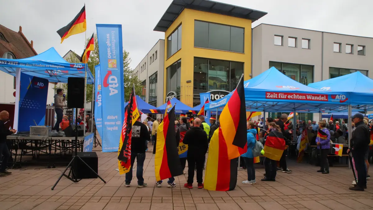 Die zahlreichen Demonstrationen in Fürstenwalde werden von der AfD medienwirksam aufbereitet. Die Partei hat in der Stadt bereits mehrfach Demonstrationen organisiert.