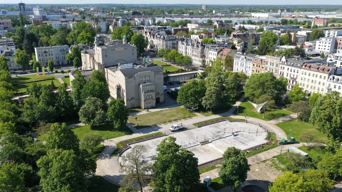 Luft Brunnen Schillerplatz Mai 2026: Luftaufnahme vom 18. Mai 2026
Blick auf den Brunnen auf dem Schillerplatz. Dieser wird derzeit umfassend saniert.