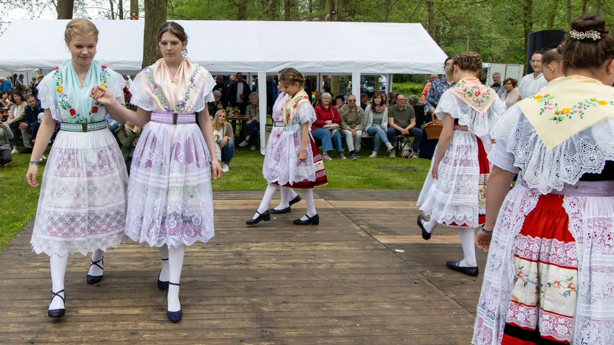 Die Radduscher Jugendtanzgruppe beim Hafenfest 2026.