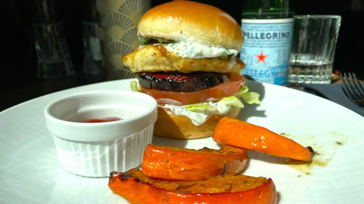 So geht Burger im Café des Wintergarten Varieté in Berlin am 28.04.2026