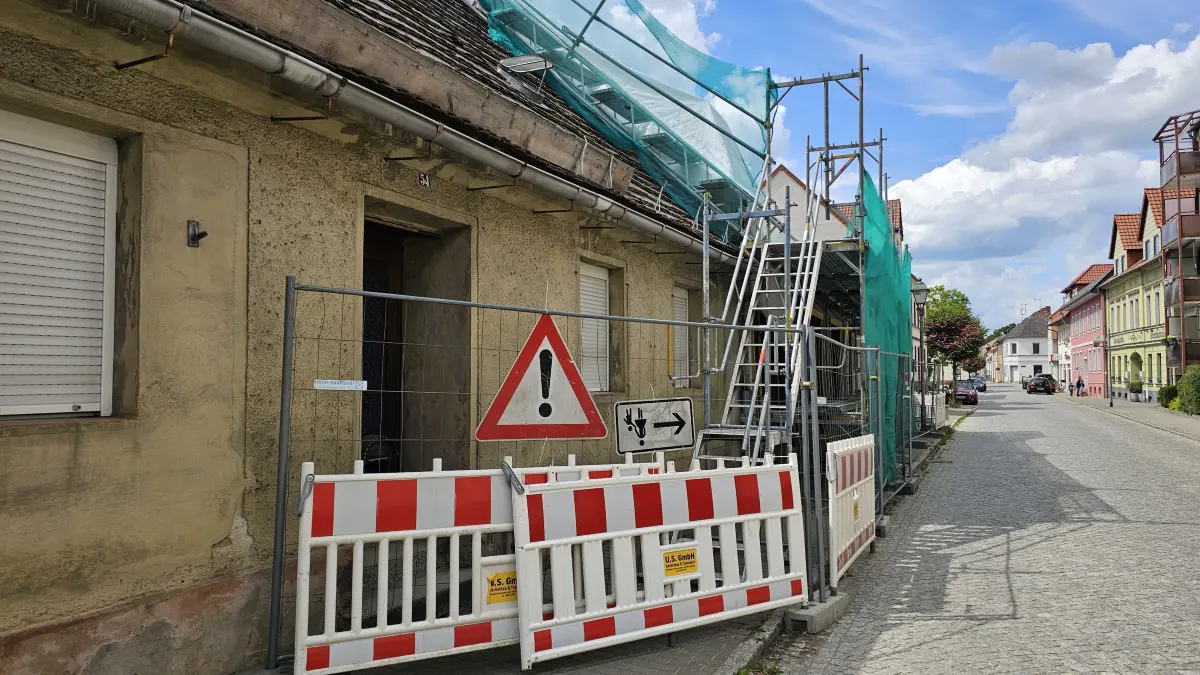 Für die neue Hausarztpraxis in Drebkau saniert die Stadt ein lange leer stehendes Objekt in der Drebkauer Hauptstraße. Gleich um die Ecke hat ein bereits ansässiger Hausarzt neue Pläne.