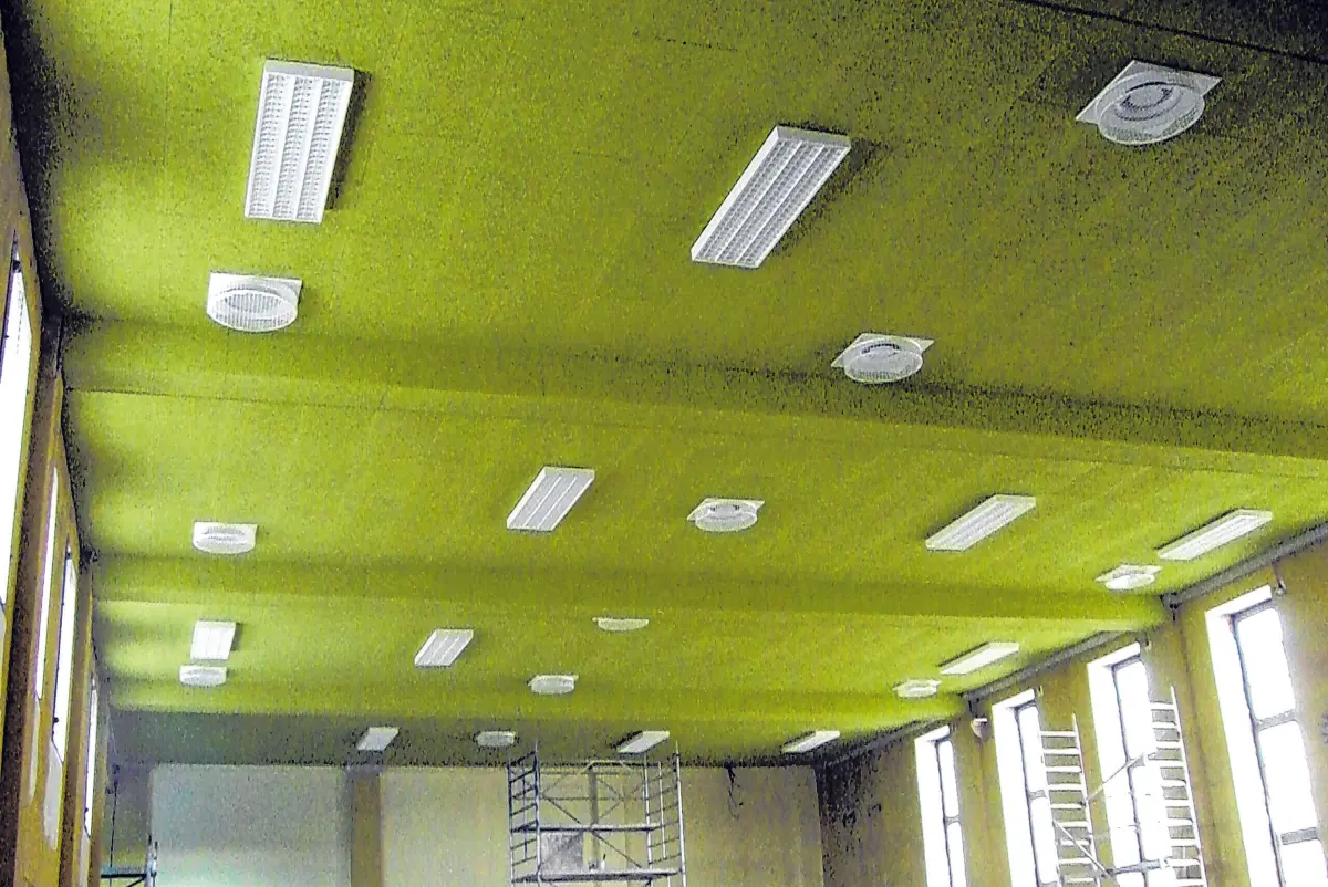 Eine Referenz: Deckenbau, Akustikverbesserung und Ballwurfsicherheit in einer Turnhalle in Forst.