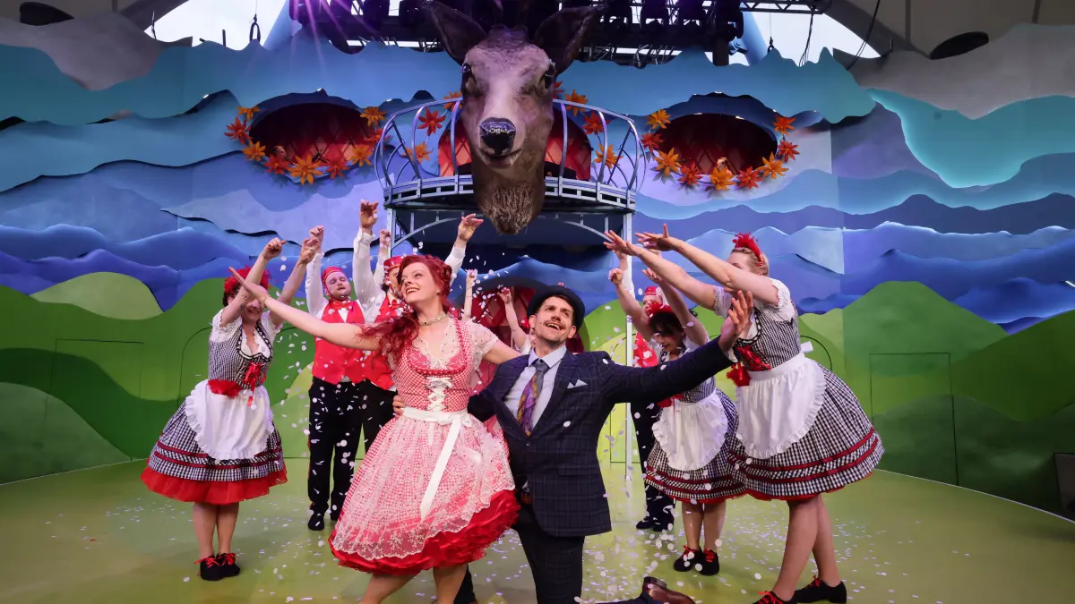 Mit dem Singspiel „Im weißen Rössl“ eröffnet die Neue Bühne am 30. Mai die Saison im Amphitheater am Senftenberger See.