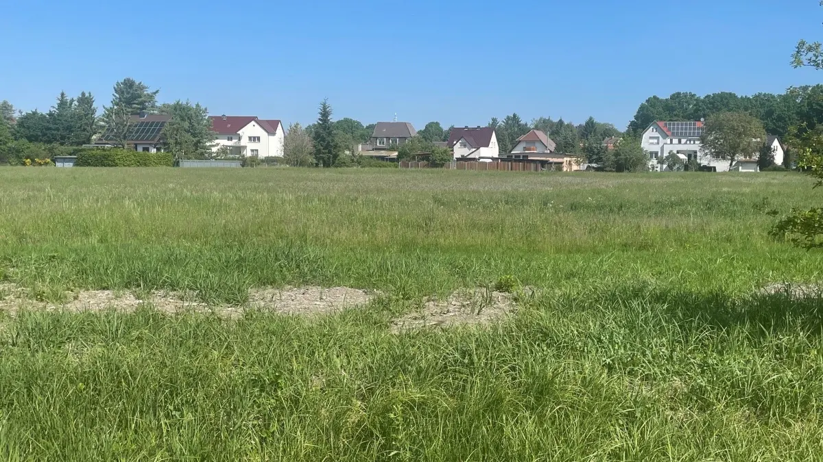 Am Stadtrand von Bad Liebenwerda im Wohngebiet Weinberge soll an der Dresdner Straße ein neues Baugebiet für Reihen- und Mehrfamilienhäuser sowie Eigenheime entstehen.
