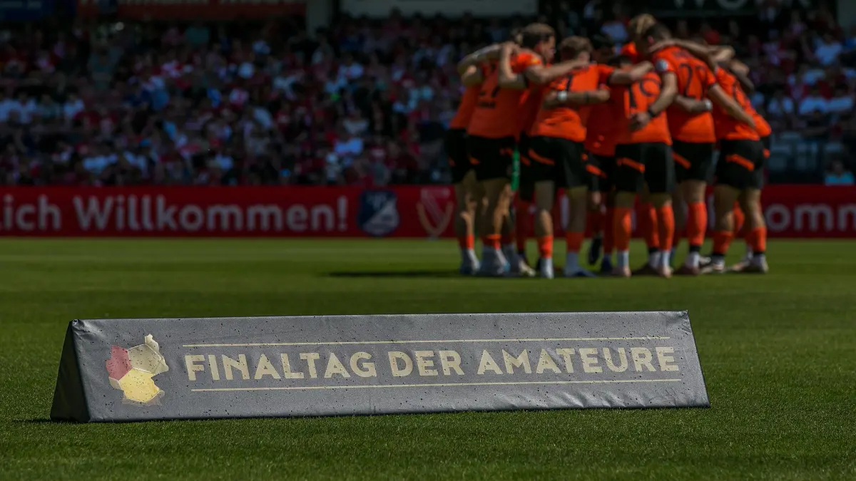 Landespokal Brandenburg - 2025/2026 - Finale - FC Energie Cottbus gegen VfB Krieschow: Cottbus, Deutschland 23. Mai 2026:
Landespokal Brandenburg - 2025/2026 - Finale - FC Energie Cottbus gegen VfB Krieschow
Im Bild: Finaltag der Amateure - Mannschaftskreis Energie Cottbus
/// DFB regulations prohibit any use of photographs as image sequences and/or quasi-video. ///