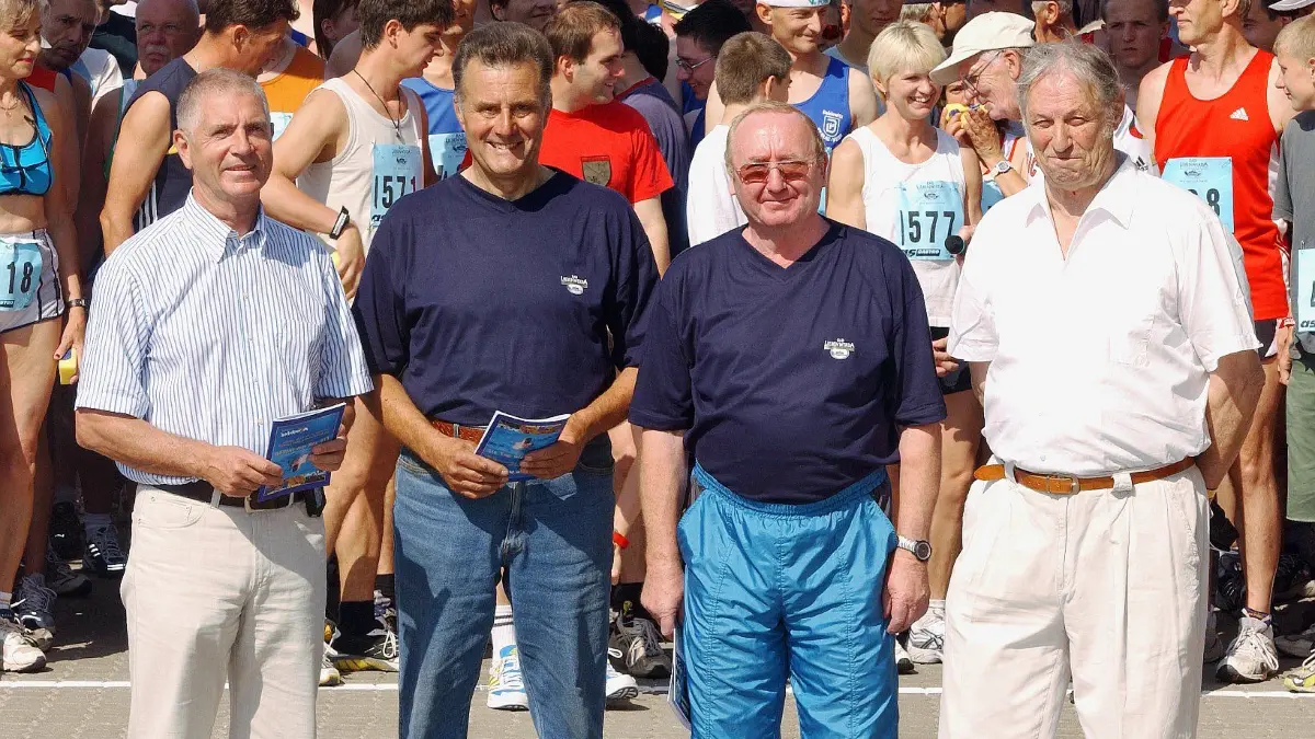 Elsterlauf: Sie sind die Gründungsväter des Elsterlaufes: Dr. Konrad Beyer, Lothar Wendt, Hartmut Ferdinand und Helmuth Findewirth (von links). Das Foto entstand beim 25. Elsterlauf in Bad Liebenwerda.