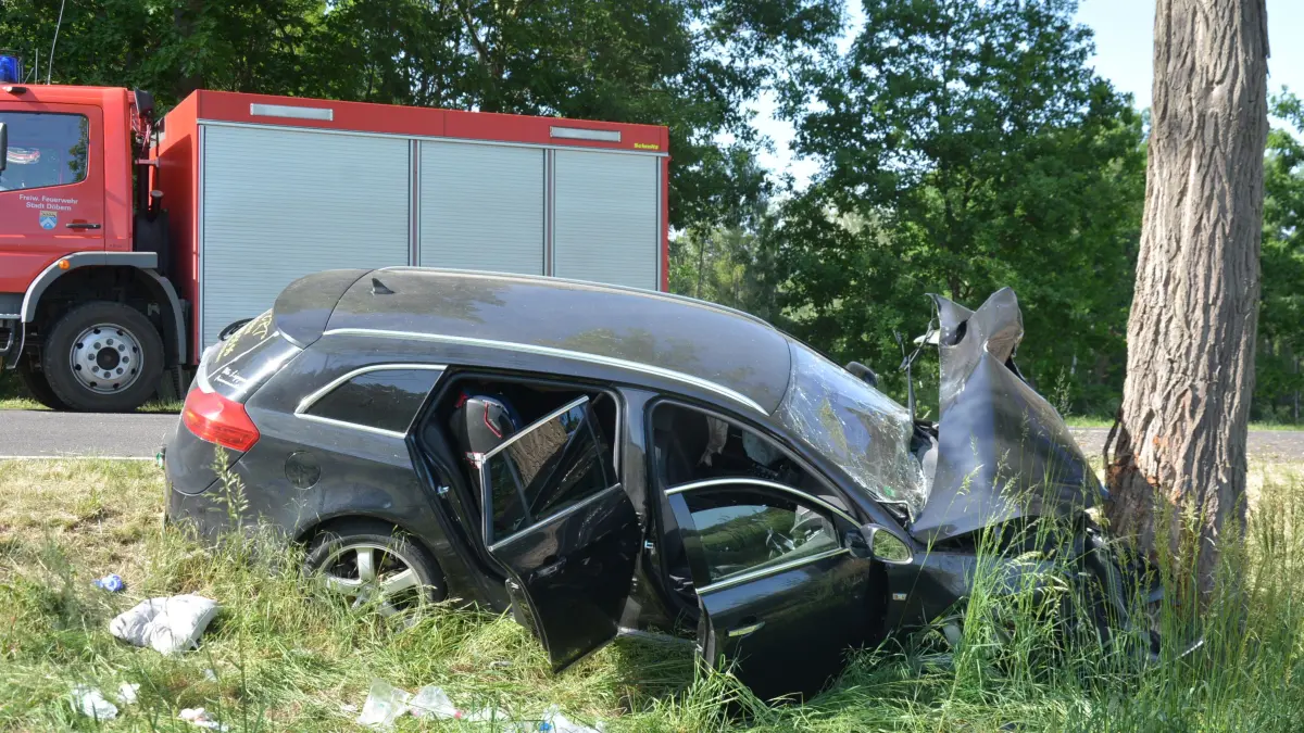 Unfall B156 hinter Graustein/Spremberg, drei Verletzte, zwei Rattungshubschrauber