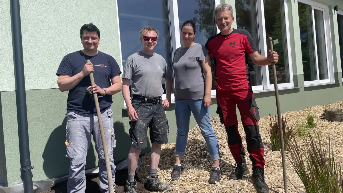 Letzte Handgriffe sind noch nötig, aber die Lauchzeit steht kurz vor der Eröffnung. Im Bild die Macher: Jens Meyer, Torsten und Anja Schollz und Jens Niese (v.l.).