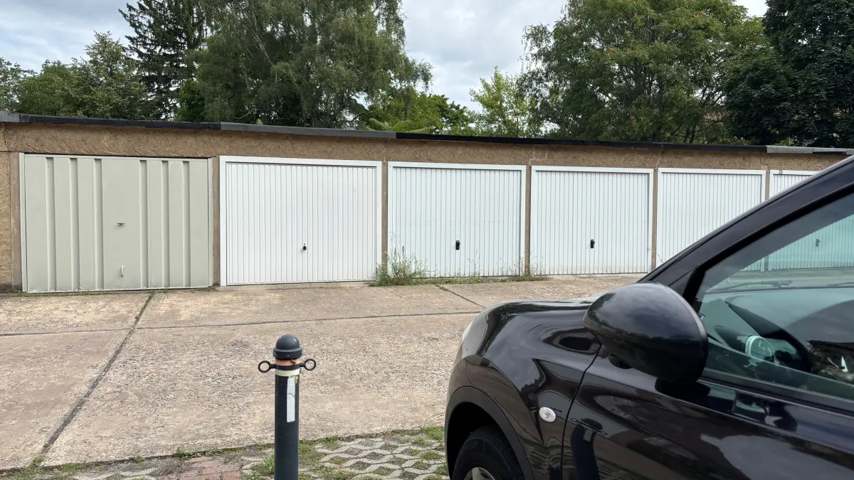 DDR-Garagen in der Finsterwalde Straße in Cottbus. Die Stadt hat die Pachtverträge für ihre insgesamt 50 Garagenkomplexe zum Ende des Jahres 2025 gekündigt.