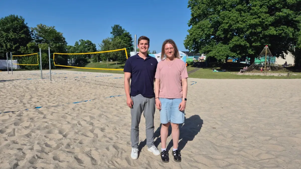 Erik Rothe (r.) und Dustin Scharf sind zwei junge Cottbuser, die sich zusammengeschlossen haben, um jungen Leuten verschiedene Party-Formate zu ermöglichen. Nun haben sie das Freizeitbad Lagune anvisiert.